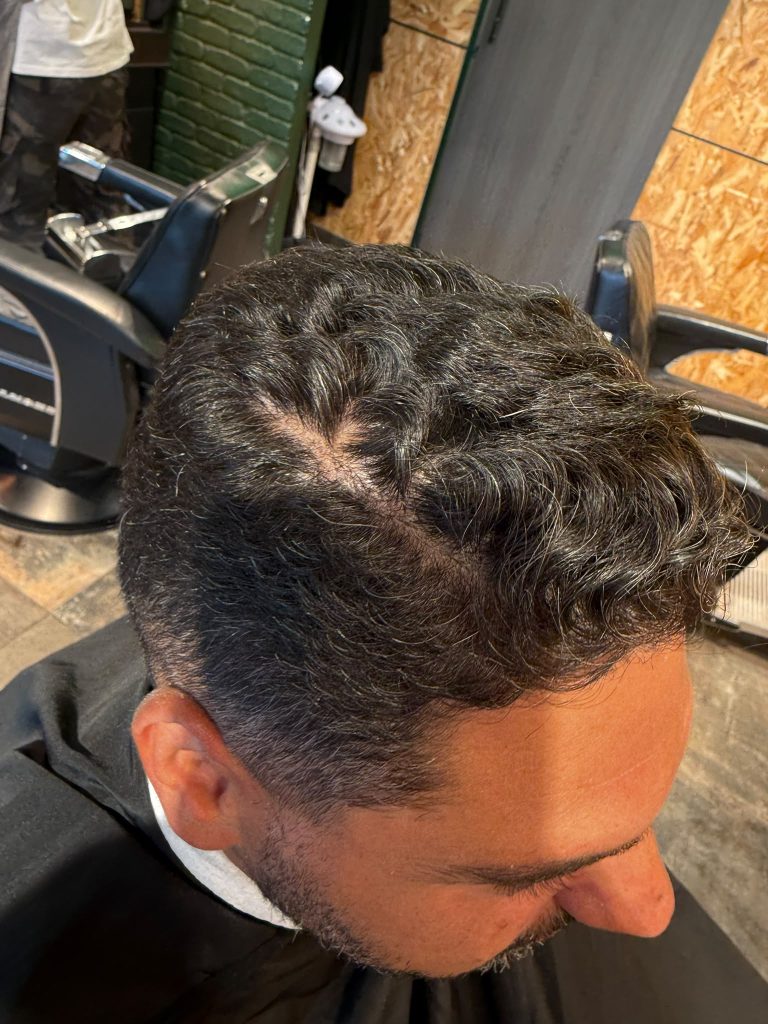 Cheveux avant soin kératine homme, frisottis et volume, barbier coiffeur à Levallois-Perret